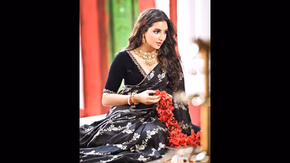 Mimi Chakraborty, Subhashree Ganguly, Jaya Ahsan Illuminate Diyas And Celebrating Diwali