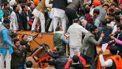 delhi AAP and BJP councilors