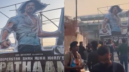 shahrukh khan pathaan release fans celebration