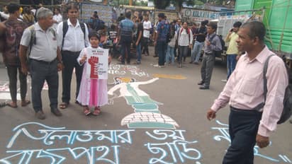 Junior doctors sit on protest Dharmatala to protest RG kar case with 10 points bsm