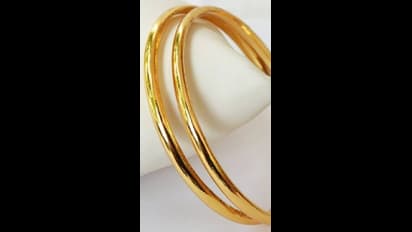 Trendy Gold Bangles Designs in 20 Grams Trendy Gold Bangles Designs in 20 Grams