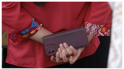 smuggling  mobile phone