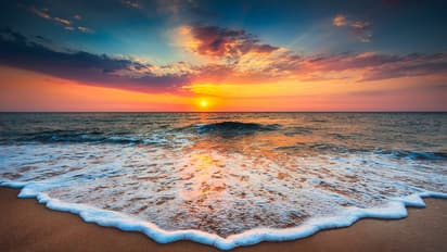 Beautiful sunrise over the Sea/Ocean