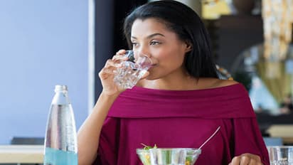 7 reasons to drink water first thing in the morning to start your healthy day