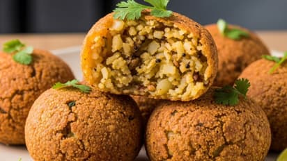 aloo poha vada recipe