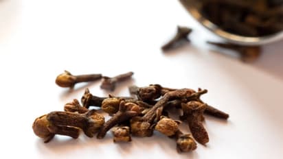health benefits of chewing clove