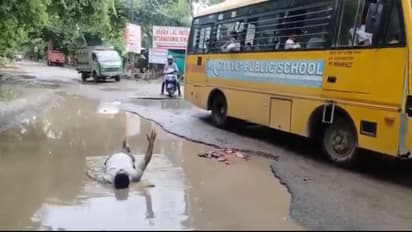Man protesting in Kanpur road