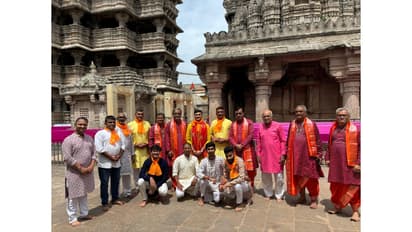 Janmashtami 2025: Surat Family’s Rare Offering Moves Dwarka Devotees to Tears