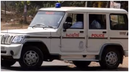 kerala police vehicle