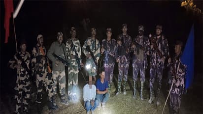 Apprehend Bangladeshi nationals in BSF custody (Photo/BSF)