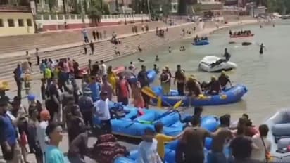 Paddle Vs Paddle: Tourists, Rafting Operators Clash In Dramatic Uttarakhand Scuffle; Video Goes Viral (WATCH)