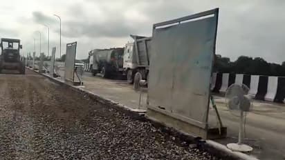 Viral Video Shows Fans Drying Sunk Kanpur-Lucknow Highway Stretch in Uttar Pradesh | WATCH