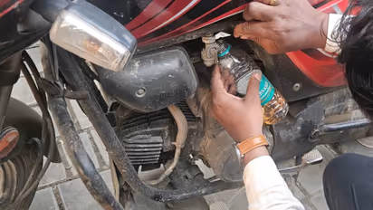 Rapido rider helps stranded techie with petrol from his own bike