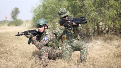 Indian and Malaysian armies conduct advanced drills in Harimau Shakti 2025