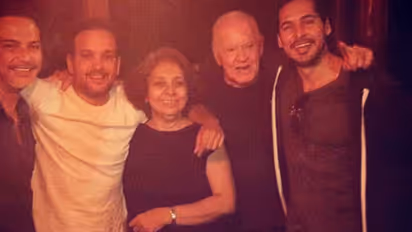 नहीं रहे डिनो मोरिया के पिता