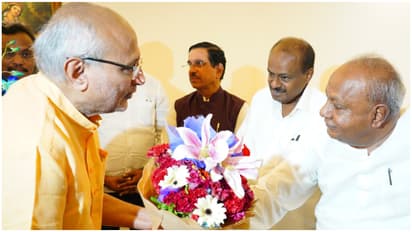 Radhakrishnan meet ex PM devegowda 