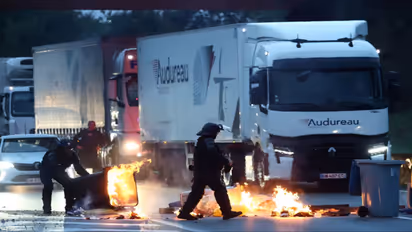 France Massive violence