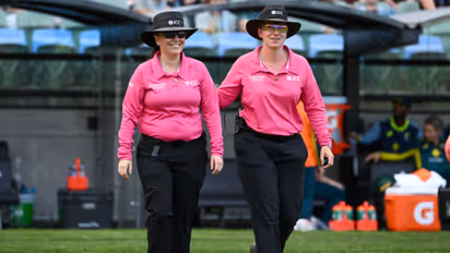 Umpire Eloise Sheridan and Umpire Claire Polosak