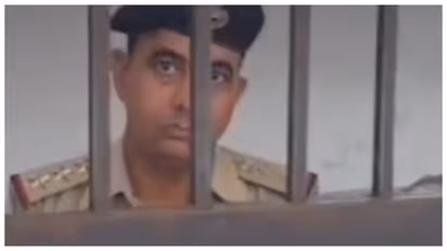 Court sentenced police officer to one hour of imprisonment for failing to appear for trial