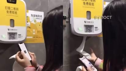 toilet paper dispenser 