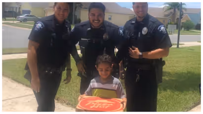 Police deliverd a pizza to 5 years old boy