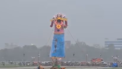 Ravana head broke off in Patna