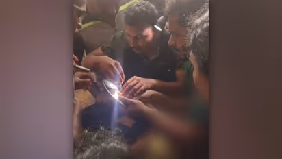 hand stuck idly tray