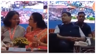 female officer fighting with Nitin Gadkari on stage