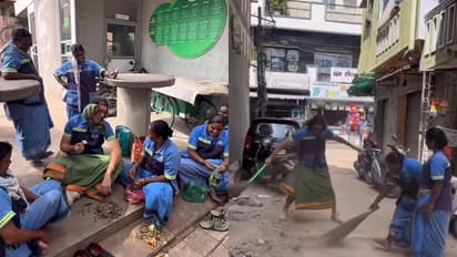 US Man Joins BBMP Workers