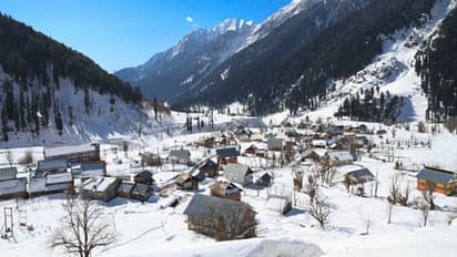 snowfall gulmarg tourist destination