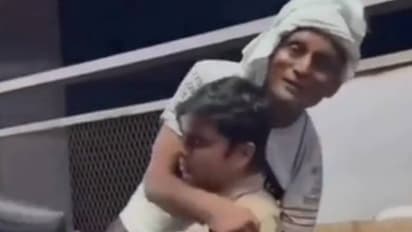 railway police helps disabled train viral video