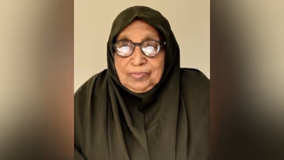 women passed away in flight returning from Umrah