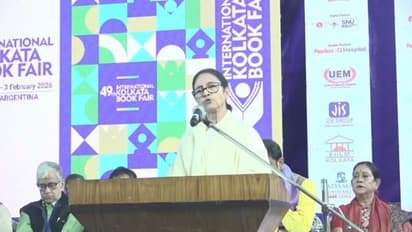 Mamata banerjee inaugurates International Kolkata Book Fair