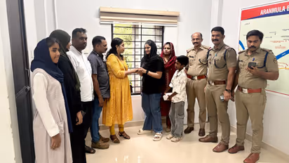 woman returns lost gold chain found at kozhencherry bus stand