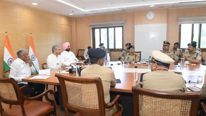 Railway Minister Reviews Security Meeting