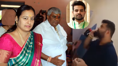 Prajwal revanna Mobile Use in Jail