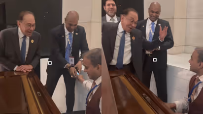 Malaysia PM Anwar Ibrahim Singing Kishore Kumar's Song