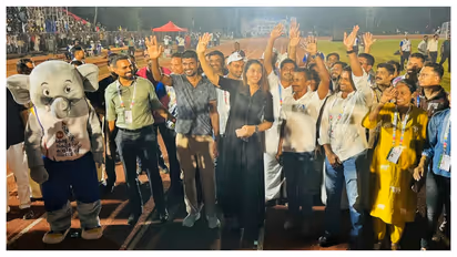 ഇന്ത്യൻ അഭിമാന താരങ്ങളായ അഞ്ജു ബോബി ജോർജ്, ജോസഫ് ജെ എബ്രഹാം, ഒളിമ്പ്യൻ പി ആർ ശ്രീജേഷ്, ഒളിമ്പ്യൻ ജിൻസൺ, ജിൻസൺ ജോൺസൺ, കുഞ്ഞുമുഹമ്മദ്, പി യു ചിത്ര, വി കെ വിസ്മയ എന്നിവർ സംസ്ഥാന സ്കൂൾ കായികമേള വേദിയിൽ അണിനിരന്നപ്പോൾ