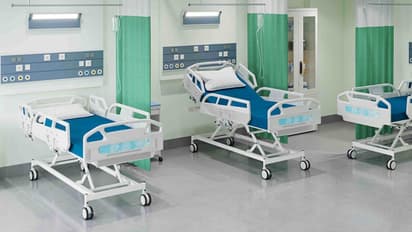 patient died hours after a ceiling fan allegedly fell on his bed in Delhi GTB Hospital emergency ward