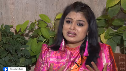 Premada Oorali Actress Ila Vitla Sheds Tears