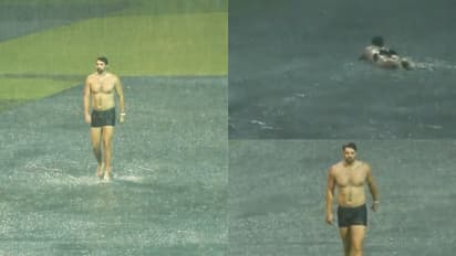 Tim David enjoy rain in bengaluru