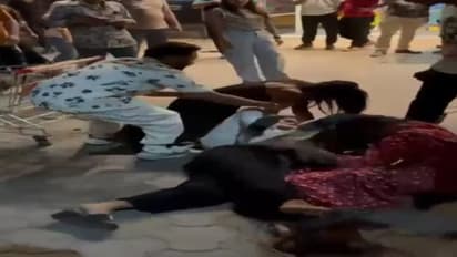 Two girls got into a fight on the street