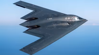 B 2 Spirit Stealth Bomber