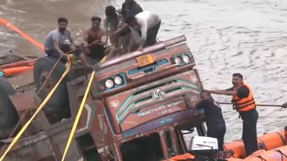 Vadodara bridge collapsed