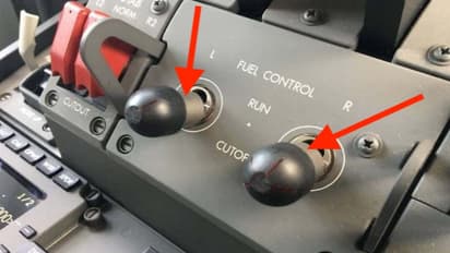 Boeing 787 fuel control switches