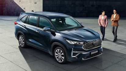  Toyota Innova Hycross MPV 