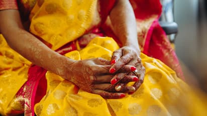 hindu bride hands
