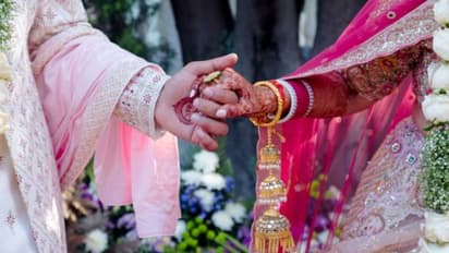 Satna husband sacrifices life