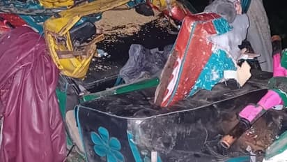 ranchi truck autorickshaw accident family died chamghati jharkhand news