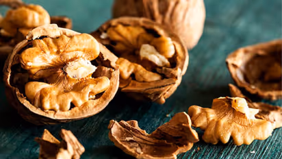 Walnuts Benefits And Side Effect